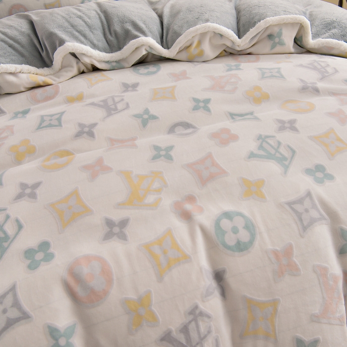 91家纺网 家纺一手货源 找家纺 畅畅家纺 2025新款高克重兔毛大包边立体雕花牛奶绒床单四件套 多彩生活