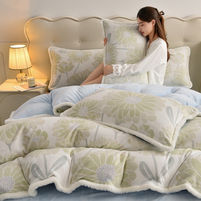 91家纺网 家纺一手货源 找家纺 畅畅家纺 2025新款高克重兔毛大包边立体雕花牛奶绒床单四件套 花样年华