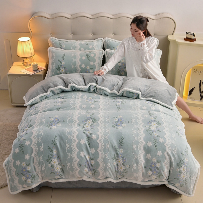 91家纺网 家纺一手货源 找家纺 畅畅家纺 2025新款高克重兔毛大包边立体雕花牛奶绒床单四件套 曼妙花语-灰