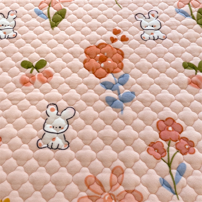 91家纺网 家纺一手货源 找家纺 康纳利 2025新款A类抗菌加厚牛奶绒印花夹棉床笠可搭配同款四件套 花间小兔