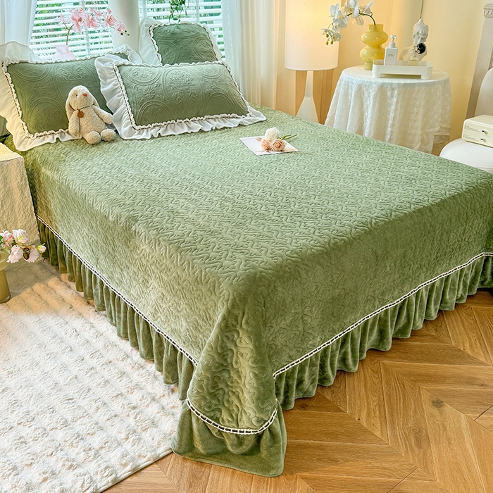 91家纺网 家纺一手货源 找家纺 花香四季家纺 2025新款牛奶绒夹棉床盖单件三件套-浪漫花语 浪漫花语-复古绿