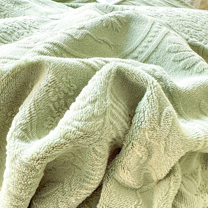 91家纺网 家纺一手货源 找家纺 花香四季家纺 2025新款牛奶绒夹棉床盖单件三件套-浪漫花语 浪漫花语-复古绿