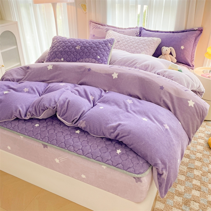 91家纺网 家纺一手货源 找家纺 康纳利 2025新款A类抗菌加厚牛奶绒印花夹棉床笠可搭配同款四件套 梦幻星空