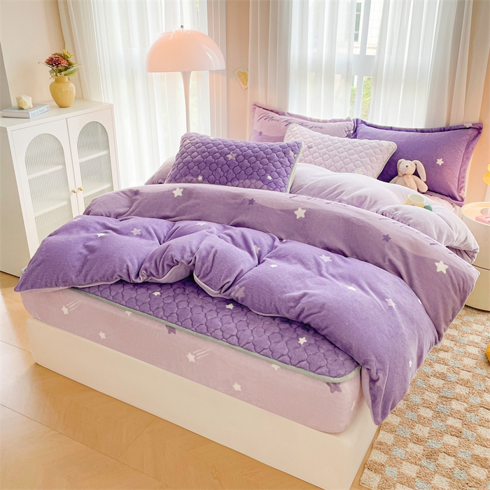 91家纺网 家纺一手货源 找家纺 康纳利 2025新款A类抗菌加厚牛奶绒印花夹棉床笠可搭配同款四件套 梦幻星空