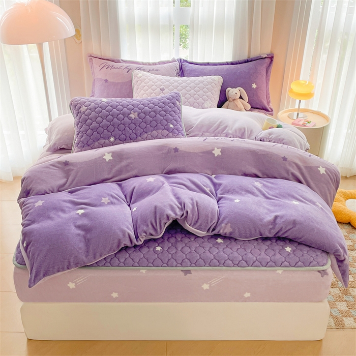 91家纺网 家纺一手货源 找家纺 康纳利 2025新款A类抗菌加厚牛奶绒印花夹棉床笠可搭配同款四件套 梦幻星空