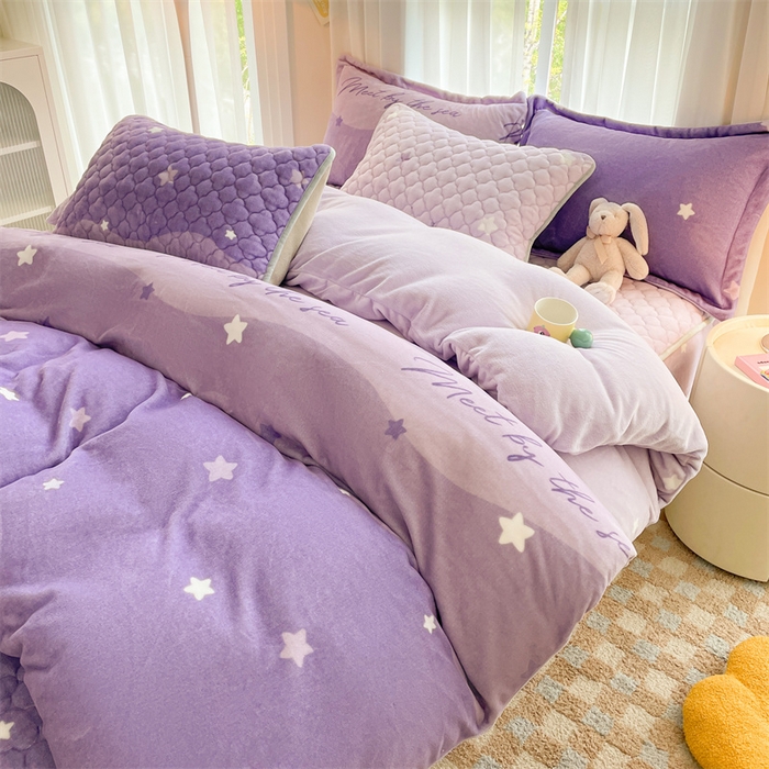 91家纺网 家纺一手货源 找家纺 康纳利 2025新款A类抗菌加厚牛奶绒印花夹棉床笠可搭配同款四件套 梦幻星空