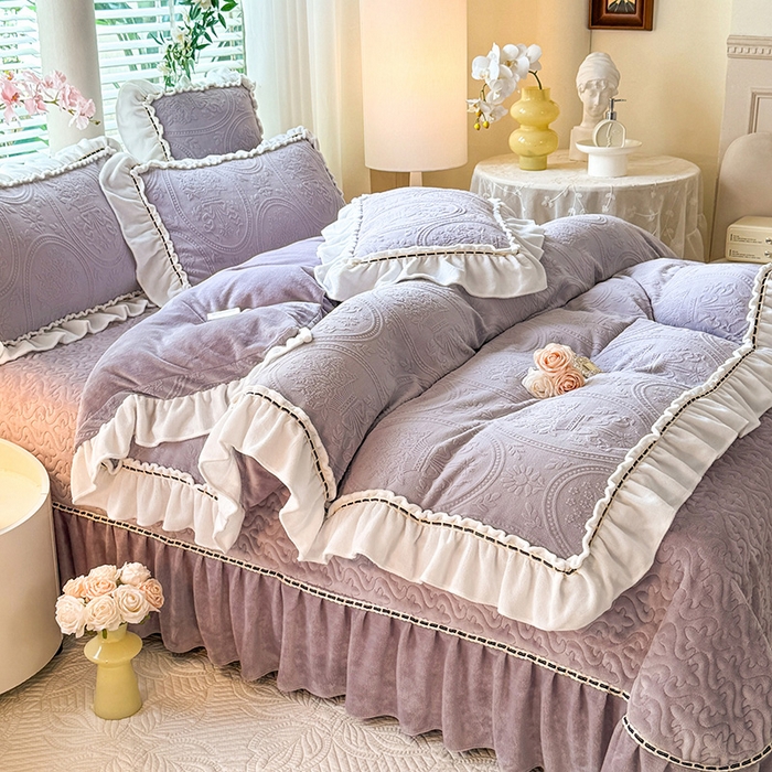 91家纺网 家纺一手货源 找家纺 花香四季家纺 2025新款牛奶绒夹棉床盖单件三件套-浪漫花语 浪漫花语-优雅紫