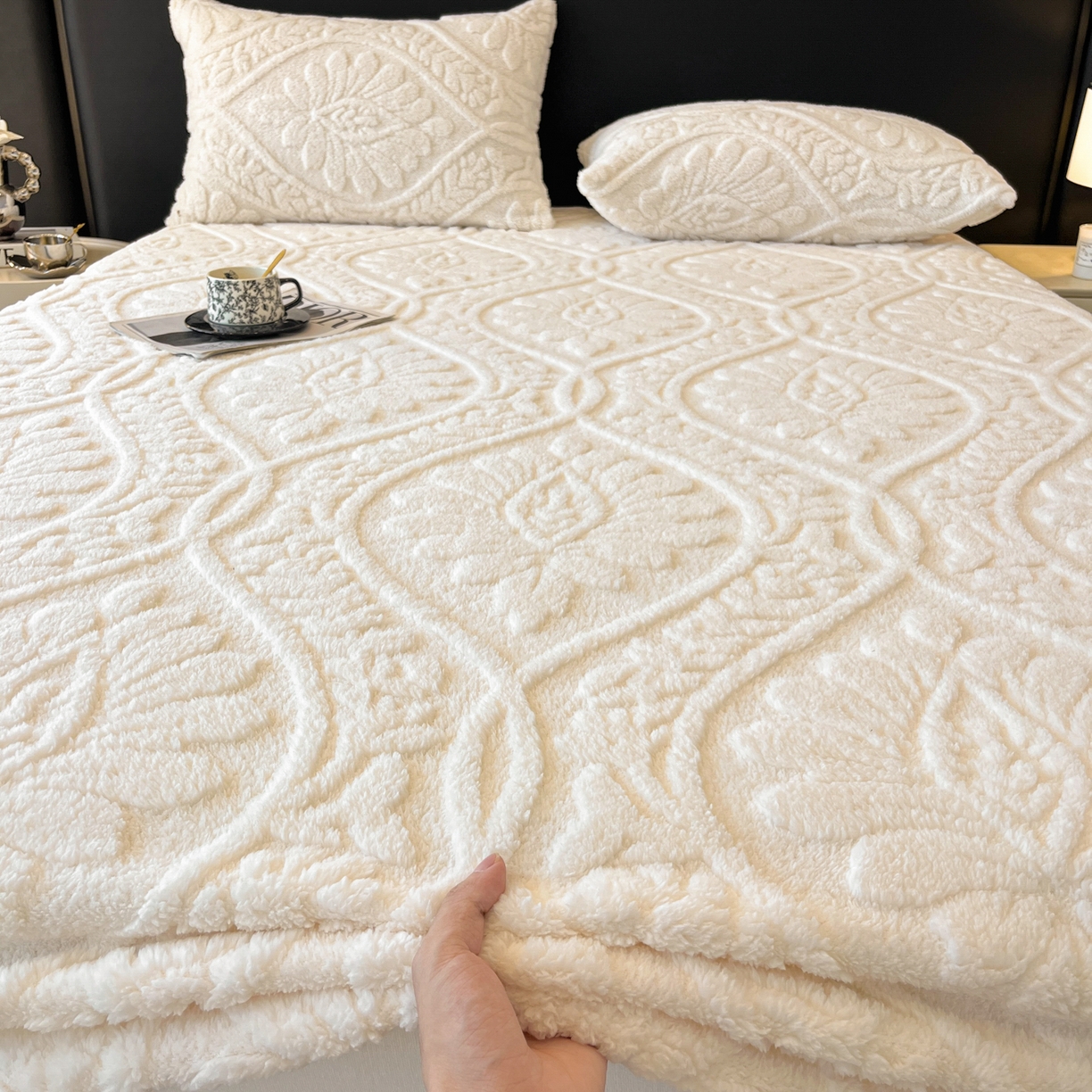 91家纺网 家纺一手货源 找家纺 欧邦 2025新款提花塔芙绒床笠单床笠床笠单件-繁花 繁花-象牙白