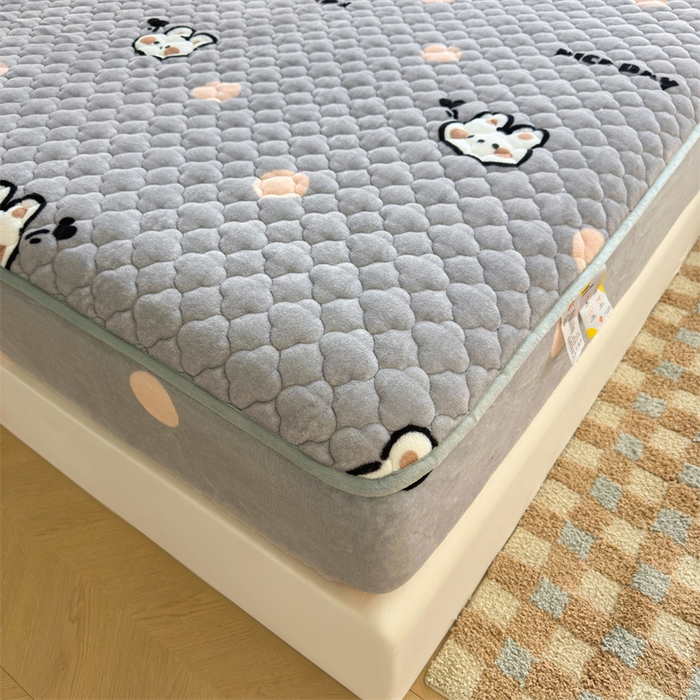 91家纺网 家纺一手货源 找家纺 康纳利 2025新款A类抗菌加厚牛奶绒印花夹棉床笠可搭配同款四件套 波点兔