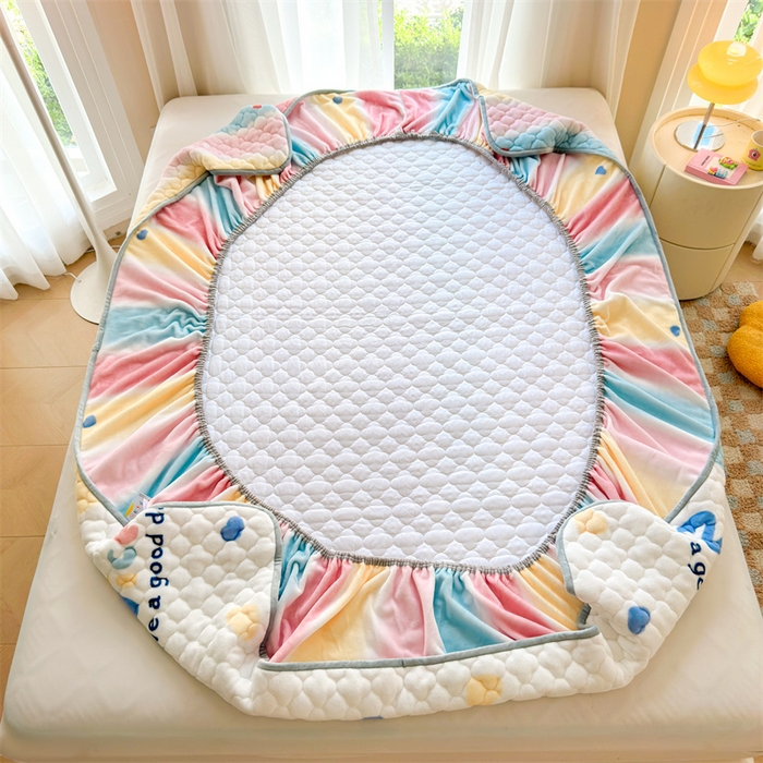 91家纺网 家纺一手货源 找家纺 康纳利 2025新款A类抗菌加厚牛奶绒印花夹棉床笠可搭配同款四件套 彩虹草莓