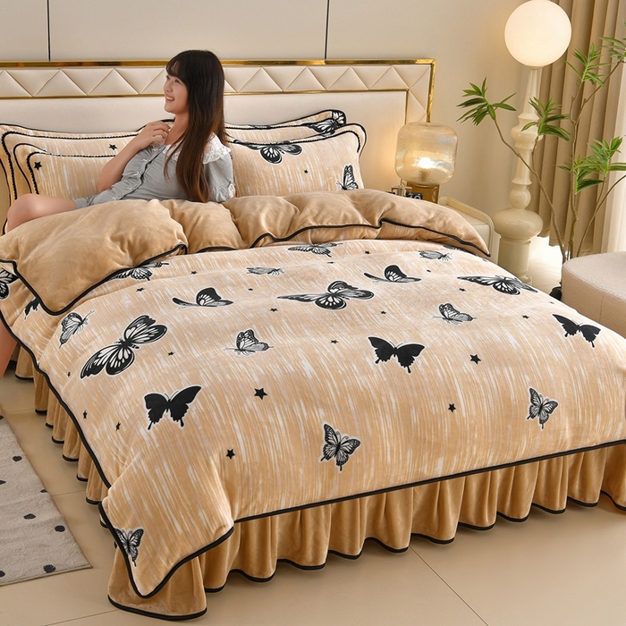 91家纺网 家纺一手货源 找家纺 赫本 2025新品8斤爆品牛奶绒四件套床裙款金雕绒法莱绒四套件 蝶语-咖