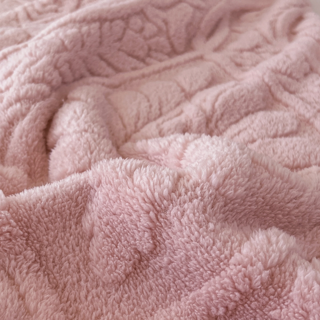 91家纺网 家纺一手货源 找家纺 欧邦 2025新款提花塔芙绒床笠单床笠床笠单件-繁花 繁花-公主粉