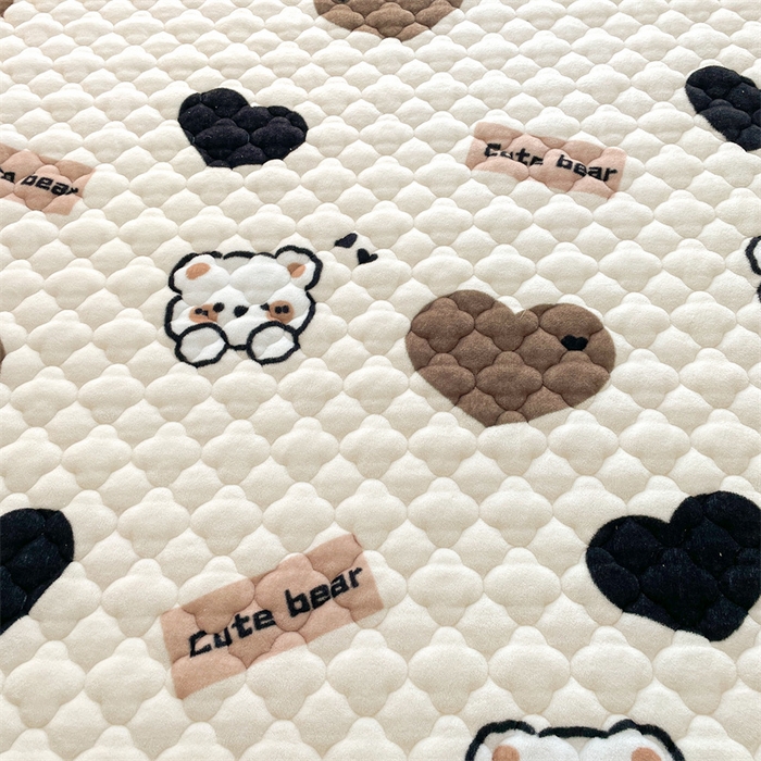 91家纺网 家纺一手货源 找家纺 康纳利 2025新款A类抗菌加厚牛奶绒印花夹棉床笠可搭配同款四件套 哈尼小熊