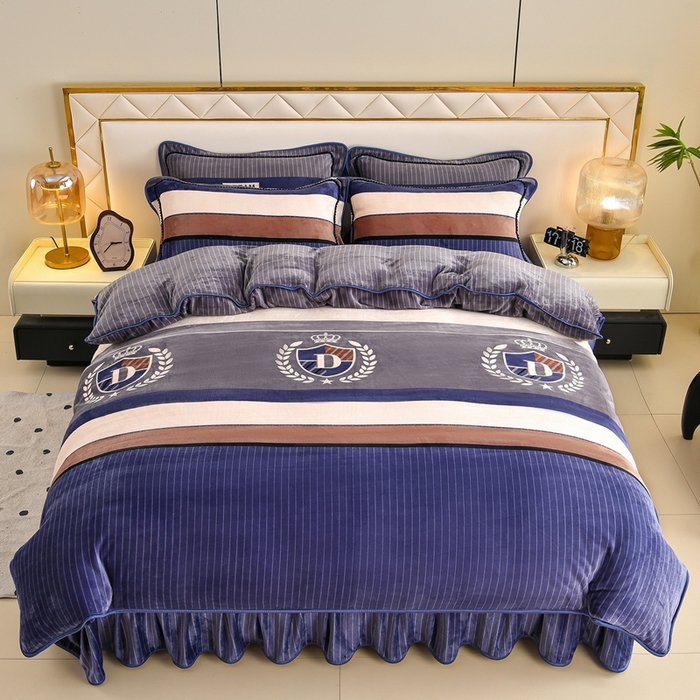 91家纺网 家纺一手货源 找家纺 赫本 2025新品8斤爆品牛奶绒四件套床裙款金雕绒法莱绒四套件 简希