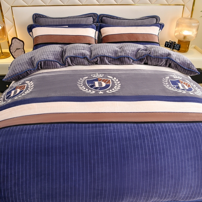 91家纺网 家纺一手货源 找家纺 赫本 2025新品8斤爆品牛奶绒四件套床裙款金雕绒法莱绒四套件 简希