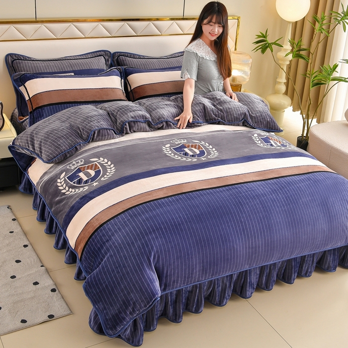 91家纺网 家纺一手货源 找家纺 赫本 2025新品8斤爆品牛奶绒四件套床裙款金雕绒法莱绒四套件 简希