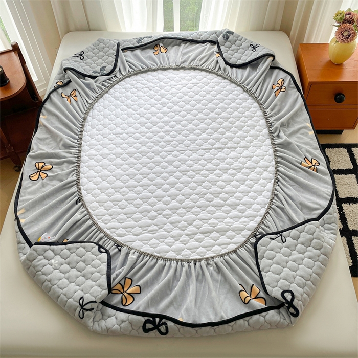 91家纺网 家纺一手货源 找家纺 康纳利 2025新款A类抗菌加厚牛奶绒印花夹棉床笠可搭配同款四件套 蝴蝶结