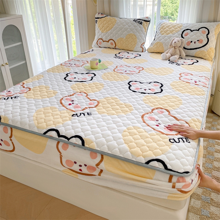 康纳利 2025新款A类抗菌加厚牛奶绒印花夹棉床笠可搭配同款四件套 奶油小熊