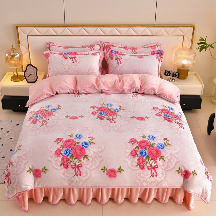 91家纺网 家纺一手货源 找家纺 赫本 2025新品8斤爆品牛奶绒四件套床裙款金雕绒法莱绒四套件 玫瑰花语