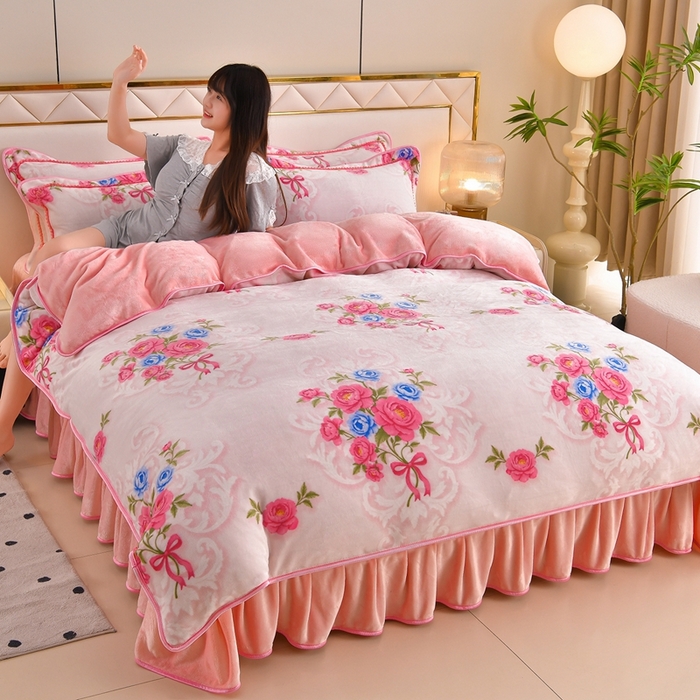 91家纺网 家纺一手货源 找家纺 赫本 2025新品8斤爆品牛奶绒四件套床裙款金雕绒法莱绒四套件 玫瑰花语