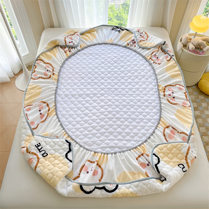 91家纺网 家纺一手货源 找家纺 康纳利 2025新款A类抗菌加厚牛奶绒印花夹棉床笠可搭配同款四件套 奶油小熊