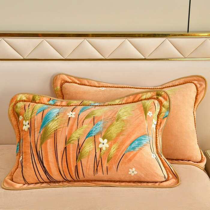 91家纺网 家纺一手货源 找家纺 赫本 2025新品8斤爆品牛奶绒四件套床裙款金雕绒法莱绒四套件 暖秋