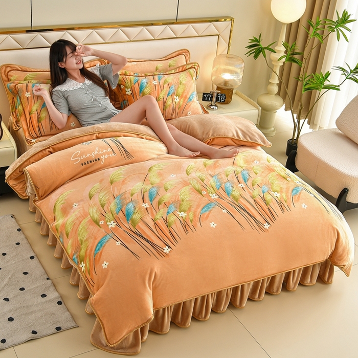 91家纺网 家纺一手货源 找家纺 赫本 2025新品8斤爆品牛奶绒四件套床裙款金雕绒法莱绒四套件 暖秋