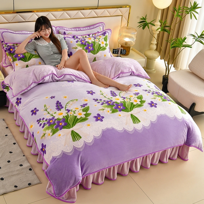 91家纺网 家纺一手货源 找家纺 赫本 2025新品8斤爆品牛奶绒四件套床裙款金雕绒法莱绒四套件 蔷薇