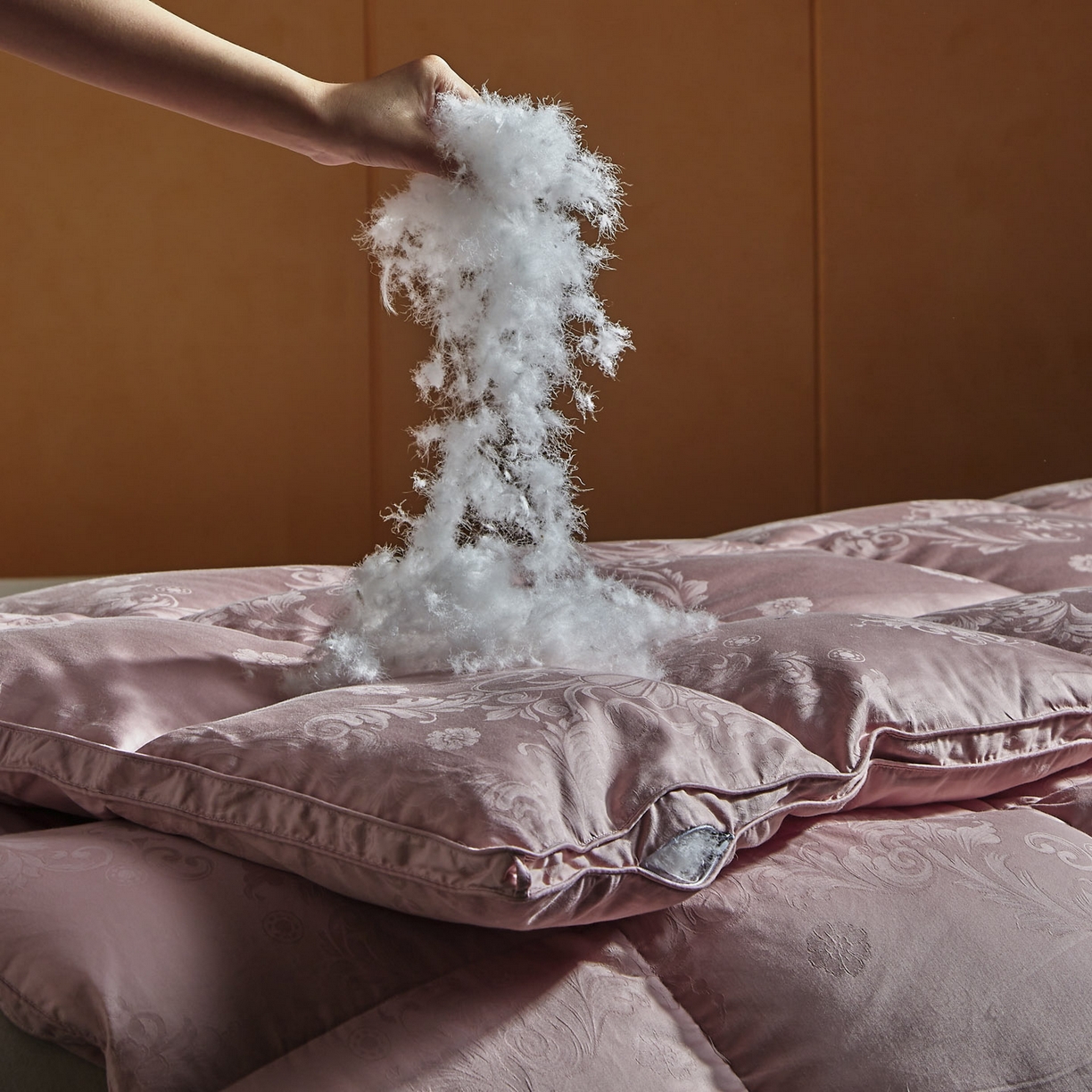 91家纺网 家纺一手货源 找家纺 暖羽屋羽绒馆 2025新款羽毛被子 95白鹅绒丝被芯  羽绒被 加厚冬被 雅馨 豆沙