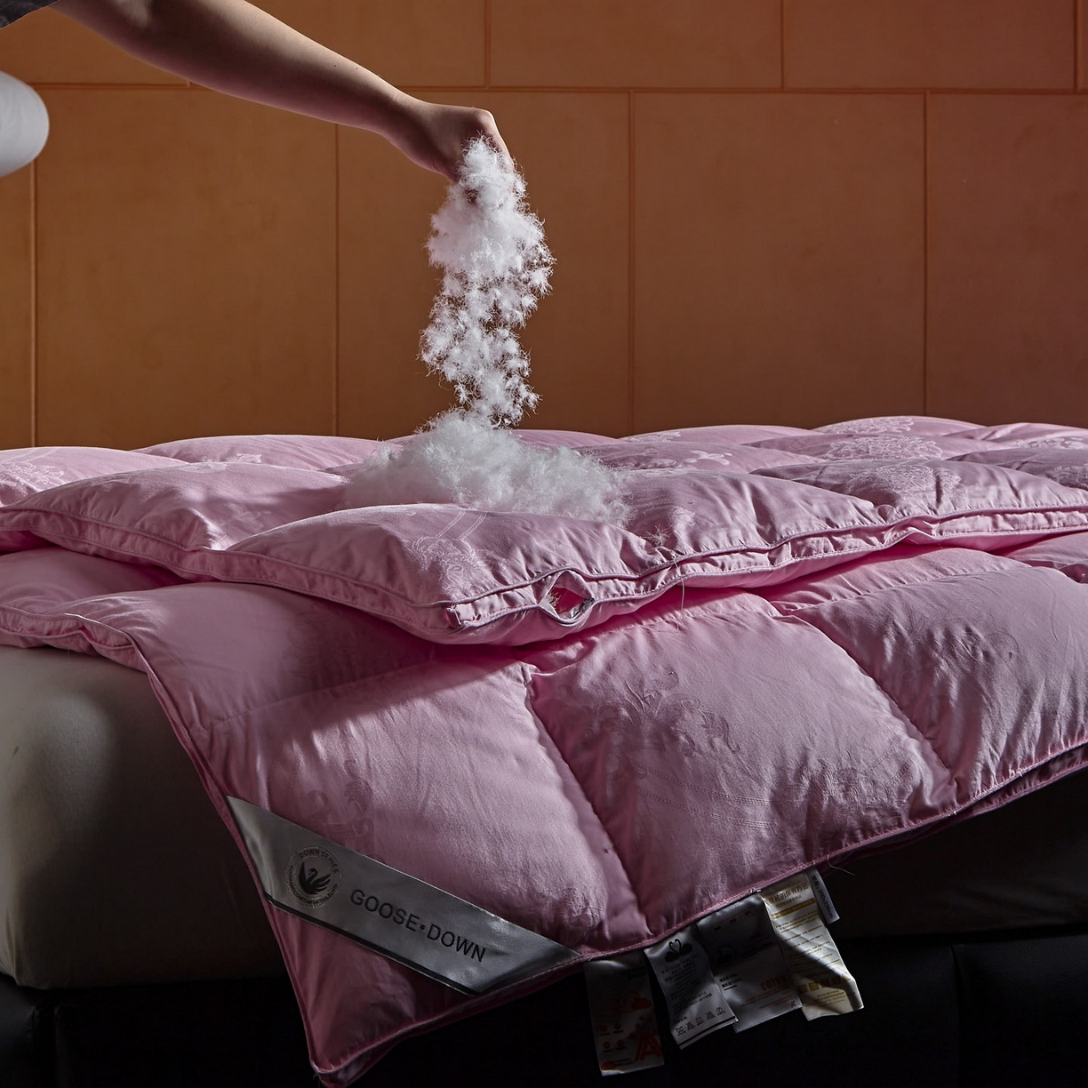 91家纺网 家纺一手货源 找家纺 暖羽屋羽绒馆 2025新款羽毛被子 95白鹅绒丝被芯  羽绒被 加厚冬被 雅馨 粉色