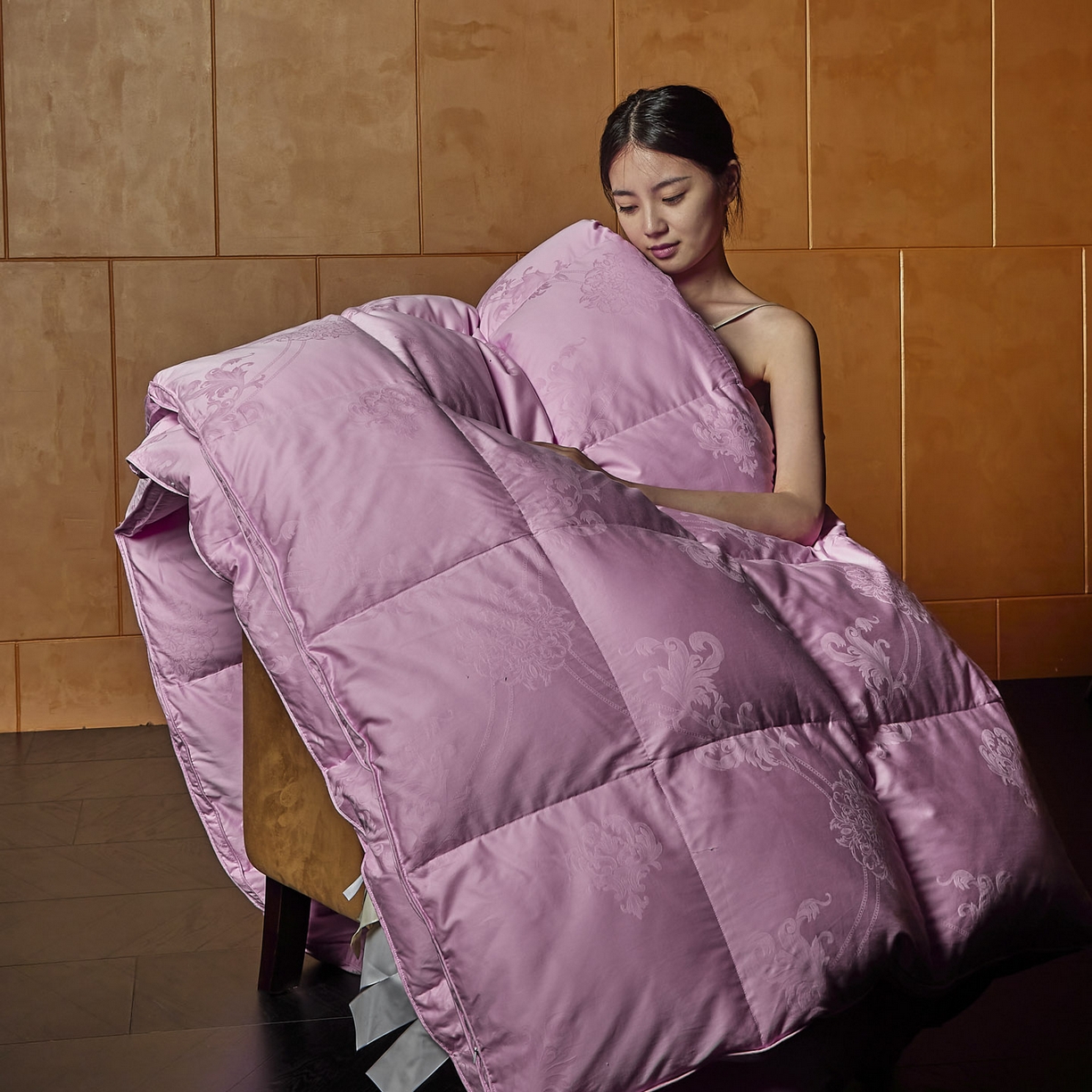 91家纺网 家纺一手货源 找家纺 暖羽屋羽绒馆 2025新款羽毛被子 95白鹅绒丝被芯  羽绒被 加厚冬被 雅馨 粉色