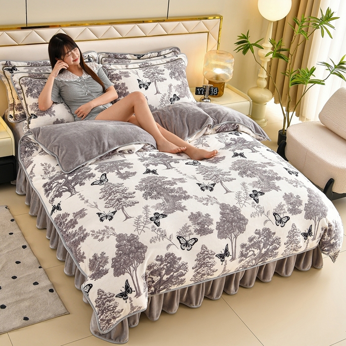 91家纺网 家纺一手货源 找家纺 赫本 2025新品8斤爆品牛奶绒四件套床裙款金雕绒法莱绒四套件 森林密语