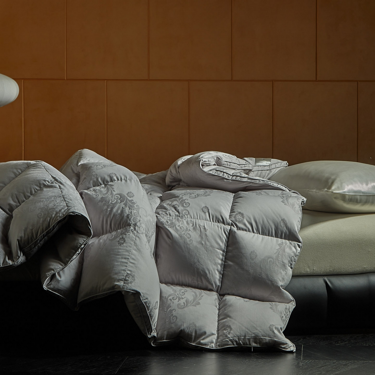 91家纺网 家纺一手货源 找家纺 暖羽屋羽绒馆 2025新款羽毛被子 95白鹅绒丝被芯  羽绒被 加厚冬被 雅馨 灰色