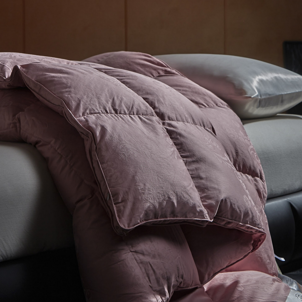 91家纺网 家纺一手货源 找家纺 暖羽屋羽绒馆 2025新款羽毛被子 95白鹅绒丝被芯  羽绒被 加厚冬被 雅馨 浅棕