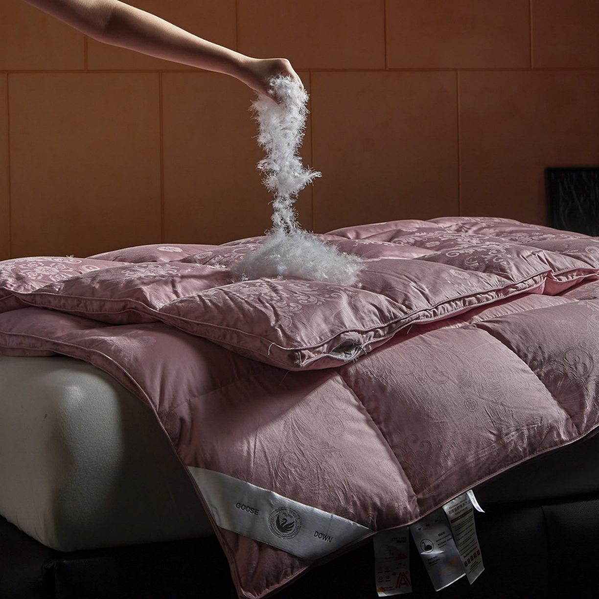 91家纺网 家纺一手货源 找家纺 暖羽屋羽绒馆 2025新款羽毛被子 95白鹅绒丝被芯  羽绒被 加厚冬被 雅馨 浅棕