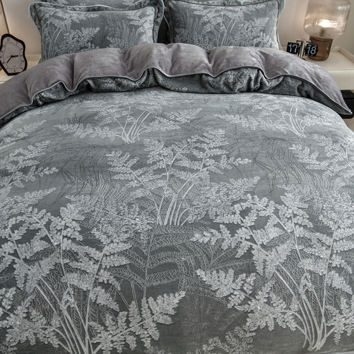 91家纺网 家纺一手货源 找家纺 赫本 2025新品8斤爆品牛奶绒四件套床裙款金雕绒法莱绒四套件 疏影