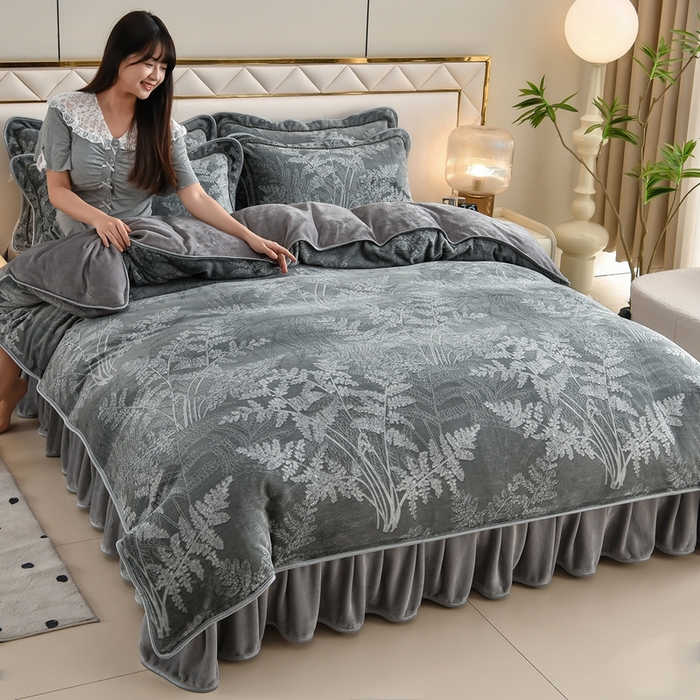 91家纺网 家纺一手货源 找家纺 赫本 2025新品8斤爆品牛奶绒四件套床裙款金雕绒法莱绒四套件 疏影