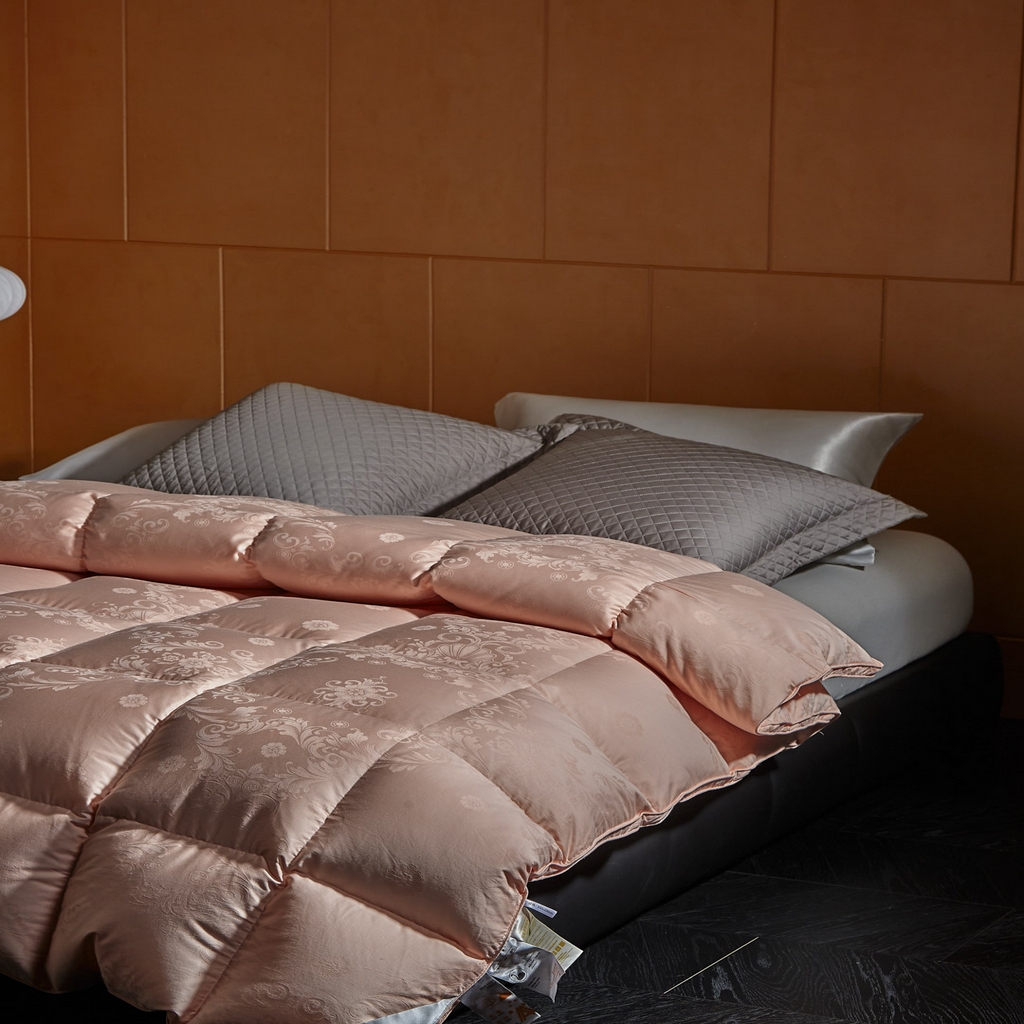 91家纺网 家纺一手货源 找家纺 暖羽屋羽绒馆 2025新款羽毛被子 95白鹅绒丝被芯  羽绒被 加厚冬被 雅馨 玉色