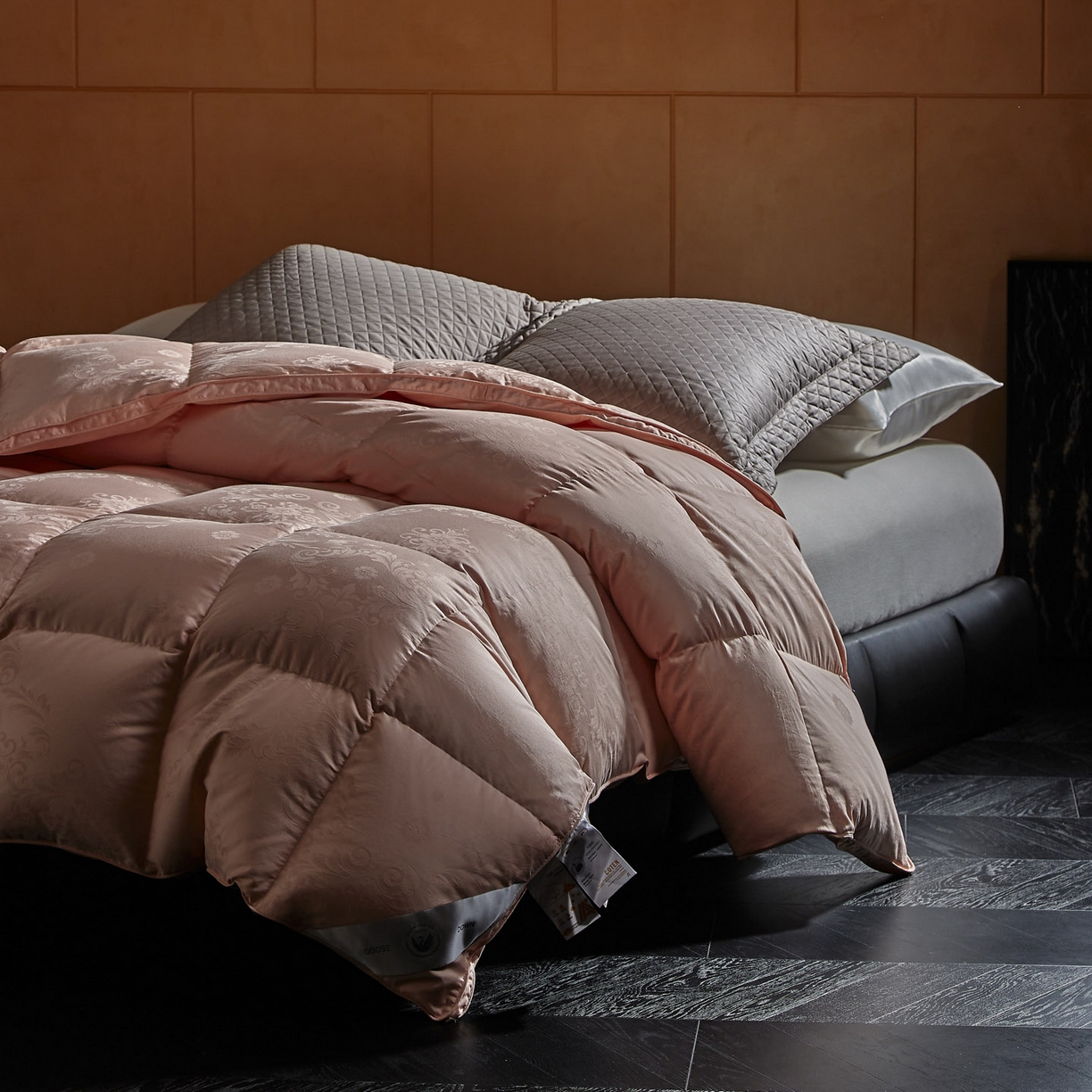 91家纺网 家纺一手货源 找家纺 暖羽屋羽绒馆 2025新款羽毛被子 95白鹅绒丝被芯  羽绒被 加厚冬被 雅馨 玉色