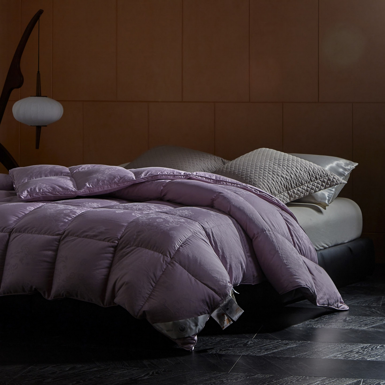 91家纺网 家纺一手货源 找家纺 暖羽屋羽绒馆 2025新款羽毛被子 95白鹅绒丝被芯  羽绒被 加厚冬被 雅馨 紫色