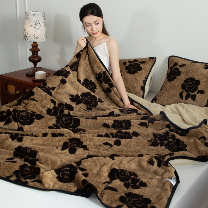 91家纺网 家纺一手货源 找家纺 （总）库里梦家纺 2025新款跨境专供网红直播热款加厚兔毛绒毯可定做尺寸