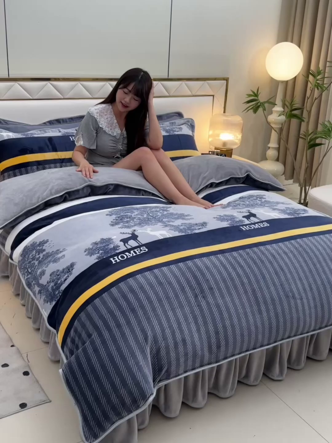 91家纺网 家纺一手货源 找家纺 赫本 2025新品8斤爆品牛奶绒四件套床裙款金雕绒法莱绒四套件 元气森林