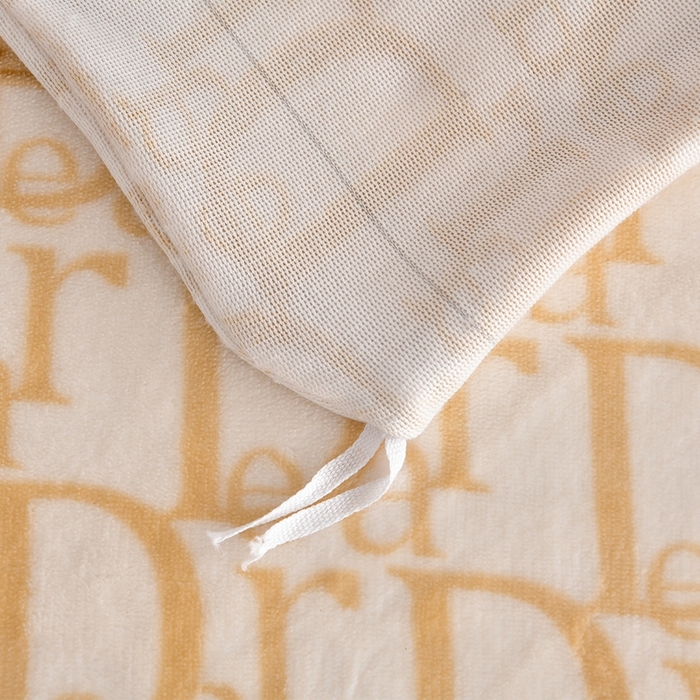 91家纺网 家纺一手货源 找家纺 赫本 2025新品8斤爆品牛奶绒四件套床裙款金雕绒法莱绒四套件 织梦-蓝