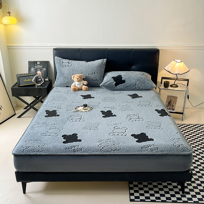 91家纺网 家纺一手货源 找家纺 欧邦 2025新款阳离子舒棉绒牛奶绒床笠单床笠床笠单件-可可熊 可可熊-蓝灰