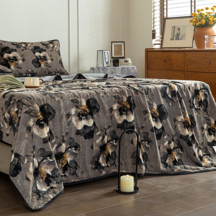 91家纺网 家纺一手货源 找家纺 库里梦家纺 2025新款跨境专供网红直播热款加厚兔毛绒毯可定做尺寸 百合-灰