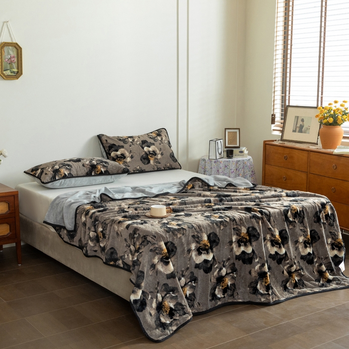 91家纺网 家纺一手货源 找家纺 库里梦家纺 2025新款跨境专供网红直播热款加厚兔毛绒毯可定做尺寸 百合-灰