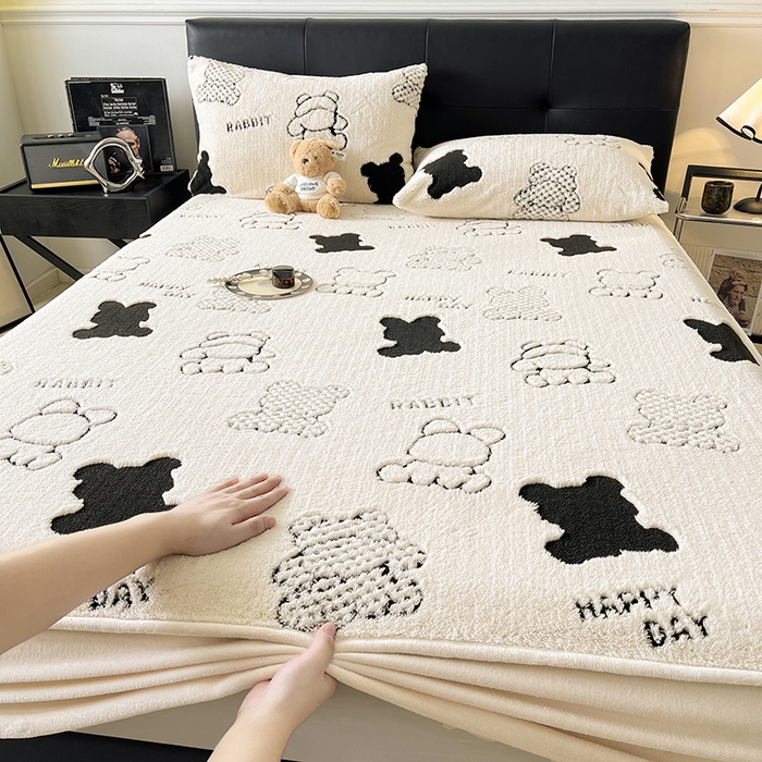 91家纺网 家纺一手货源 找家纺 欧邦 2025新款阳离子舒棉绒牛奶绒床笠单床笠床笠单件-可可熊 可可熊-米白