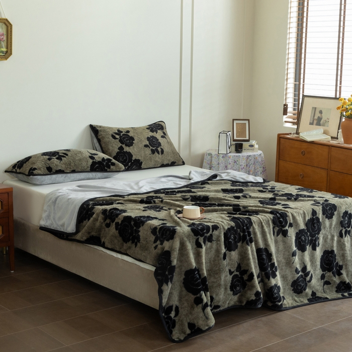 91家纺网 家纺一手货源 找家纺 库里梦家纺 2025新款跨境专供网红直播热款加厚兔毛绒毯可定做尺寸 黑玫瑰-灰