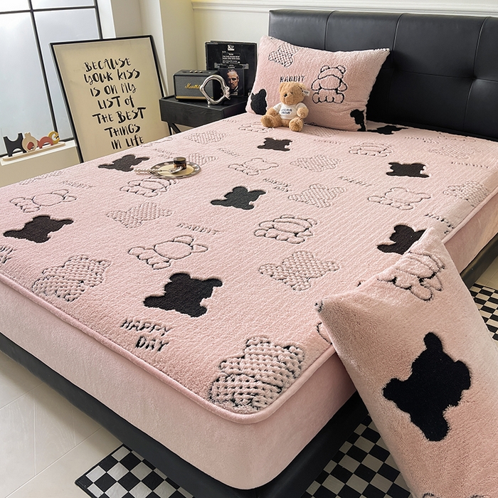 91家纺网 家纺一手货源 找家纺 欧邦 2025新款阳离子舒棉绒牛奶绒床笠单床笠床笠单件-可可熊 可可熊-浅粉