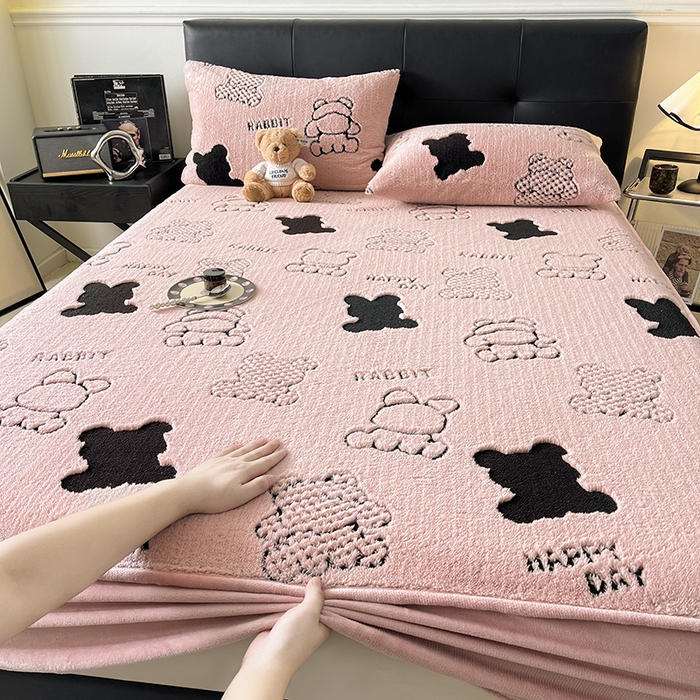 91家纺网 家纺一手货源 找家纺 欧邦 2025新款阳离子舒棉绒牛奶绒床笠单床笠床笠单件-可可熊 可可熊-浅粉